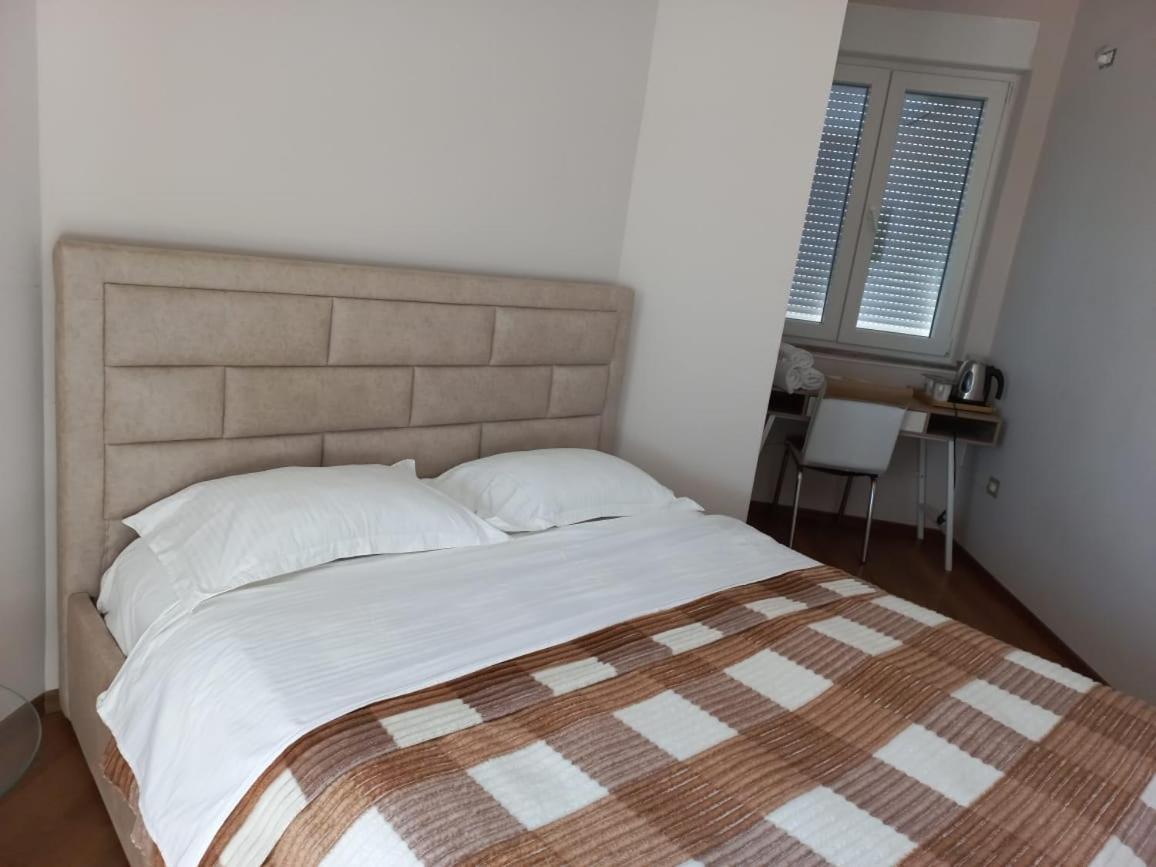 Penthouse Rooms & Aparts Tirana Exterior photo