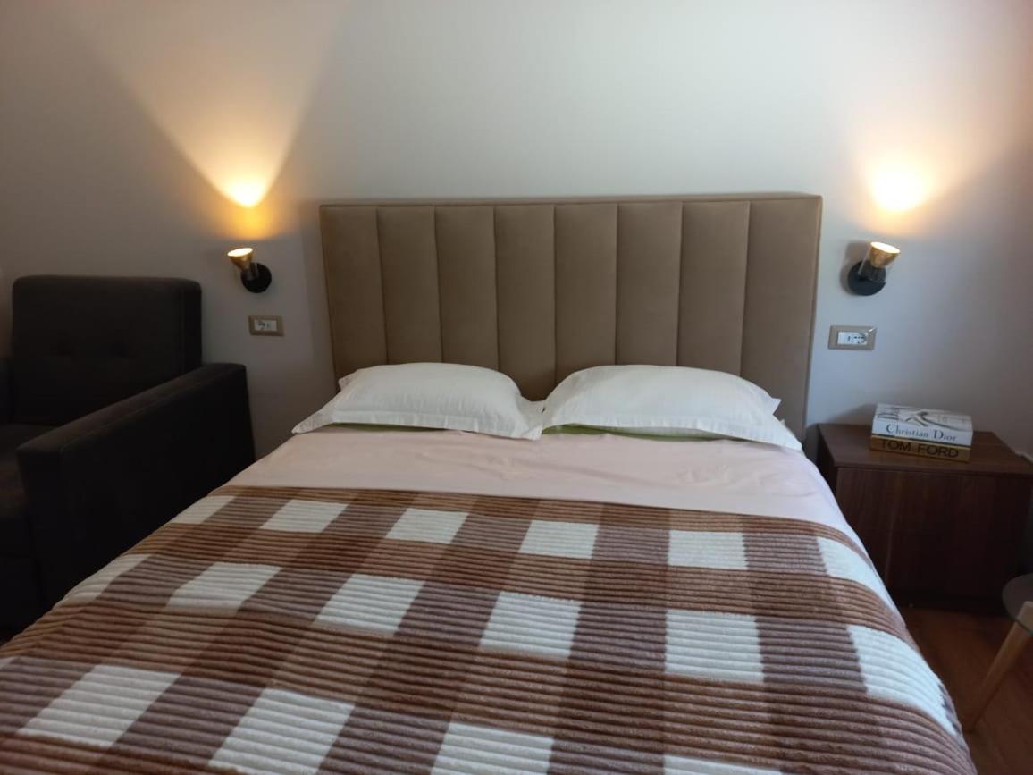 Penthouse Rooms & Aparts Tirana Exterior photo