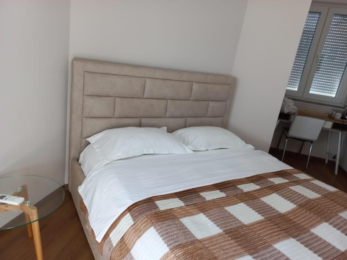Penthouse Rooms & Aparts Tirana Exterior photo